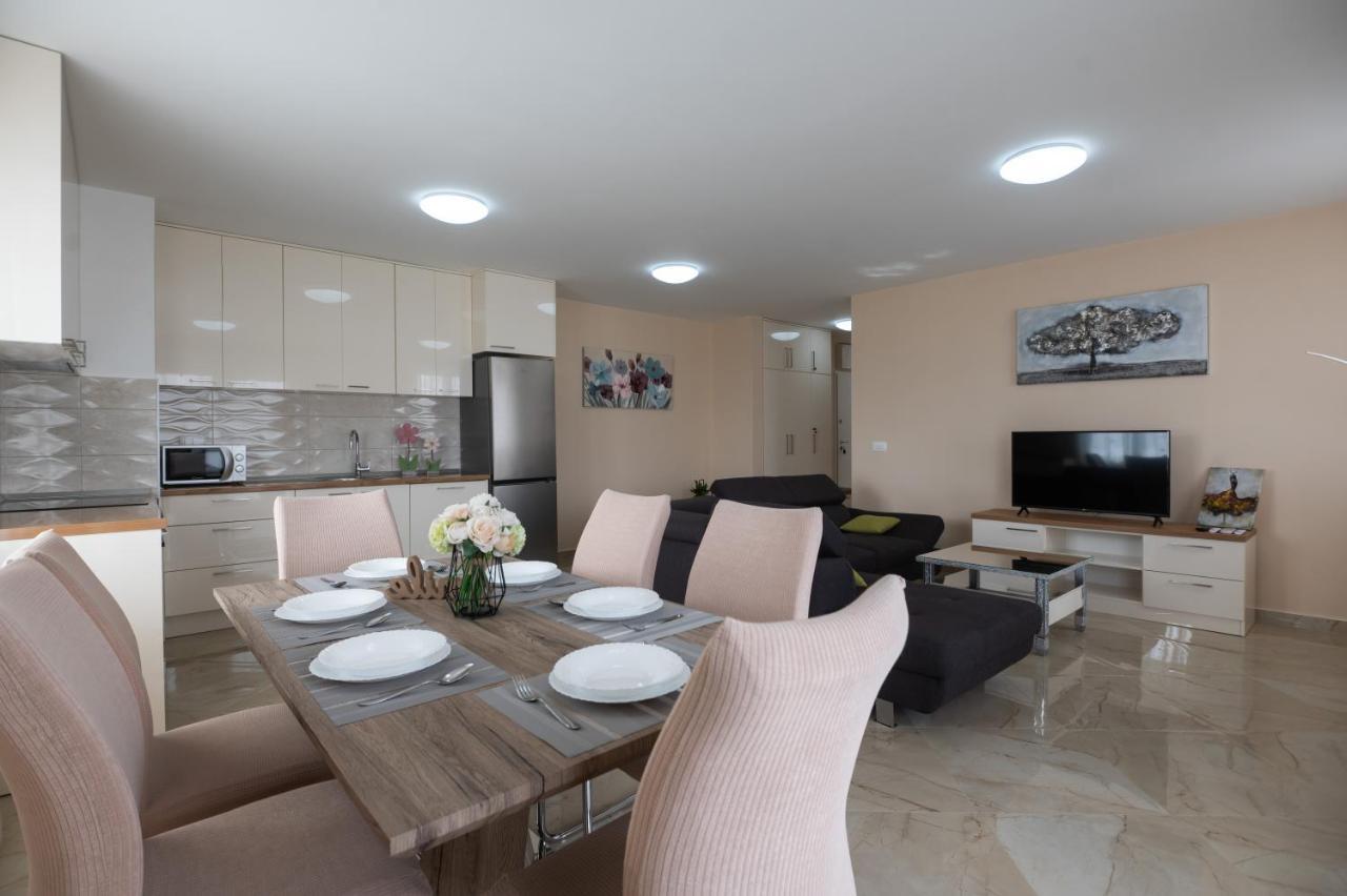 Blue Horizon Zara Apartment Bagian luar foto